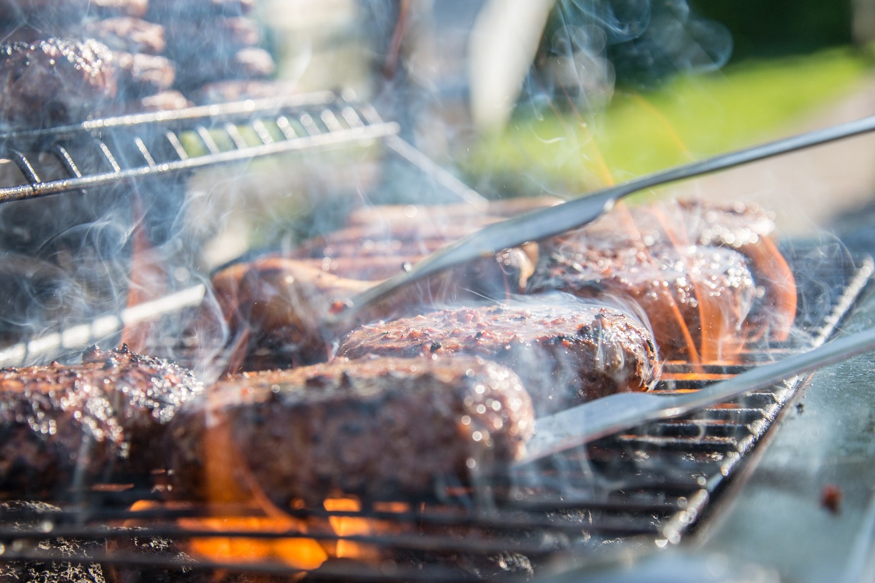 close-photography-of-grilled-meat-on-gri